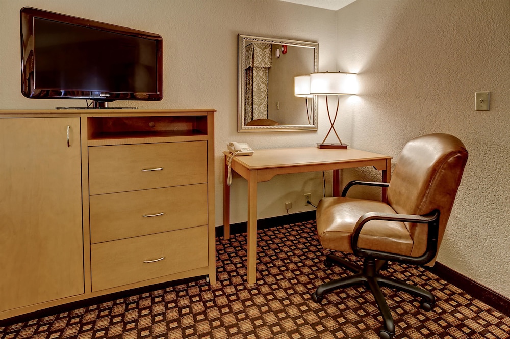 Spark by Hilton Brentwood Nashville I 65S 34/36