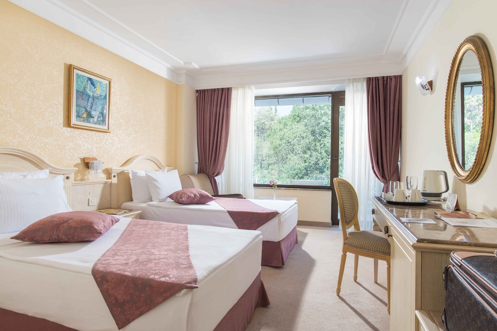 Palace Hotel 10/50