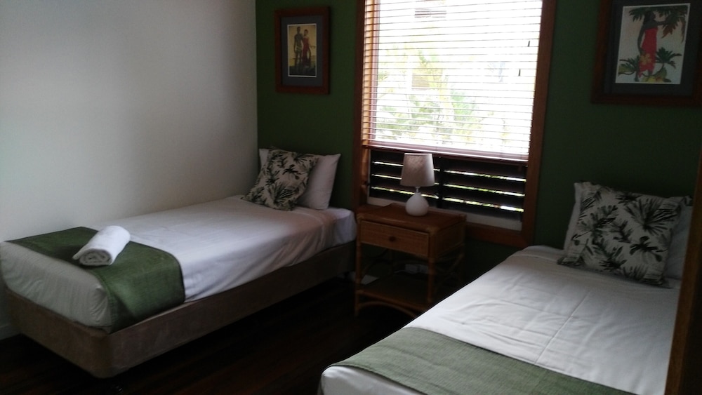 South Pacific Resort 30/78