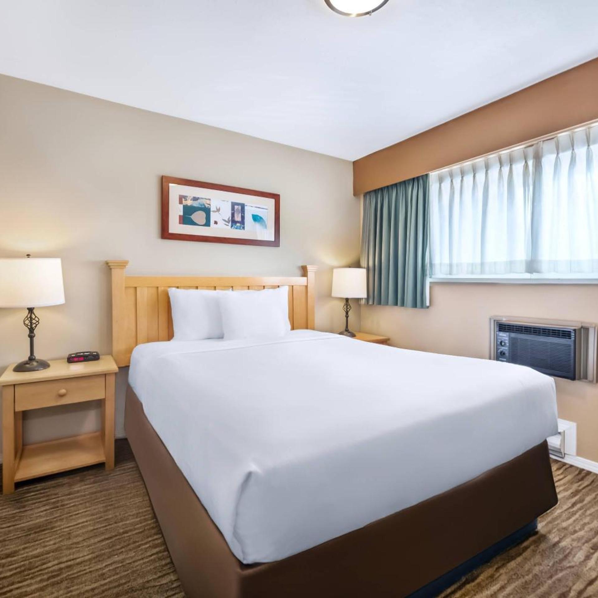 Efficiency, Suite, King Bed, Queen Bed