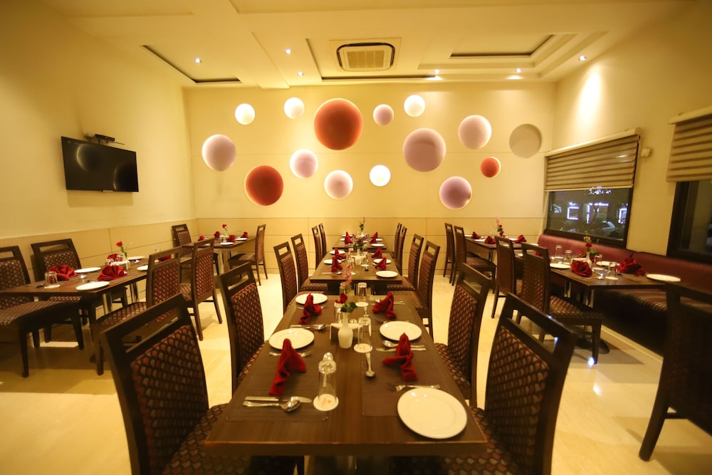 restaurant cafeteria