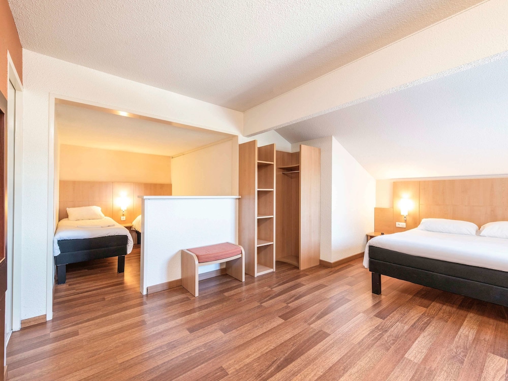 Ibis Issoire 10/57