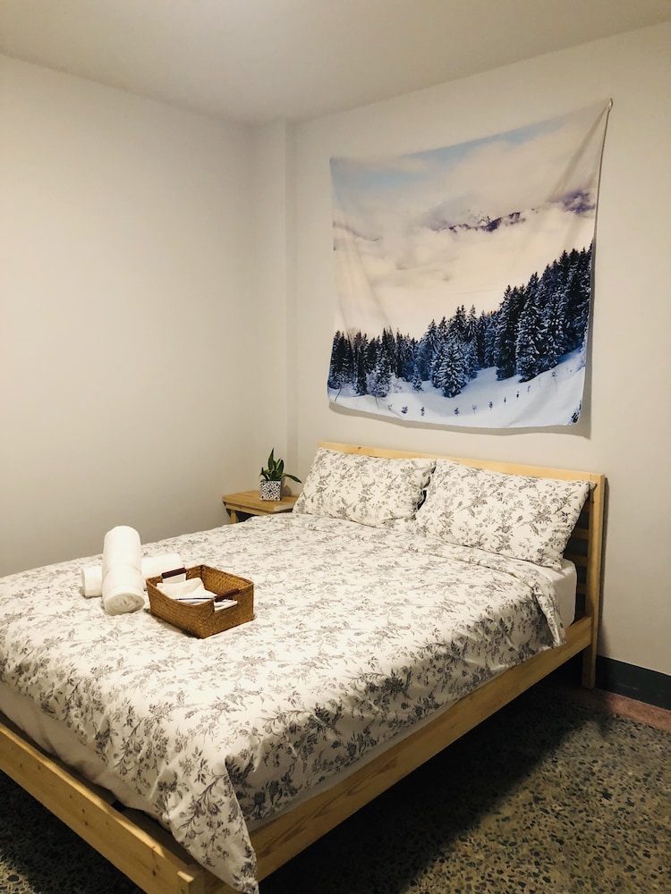 World Inn 8/34