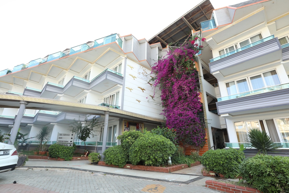 Unluselek Hotel 34/44
