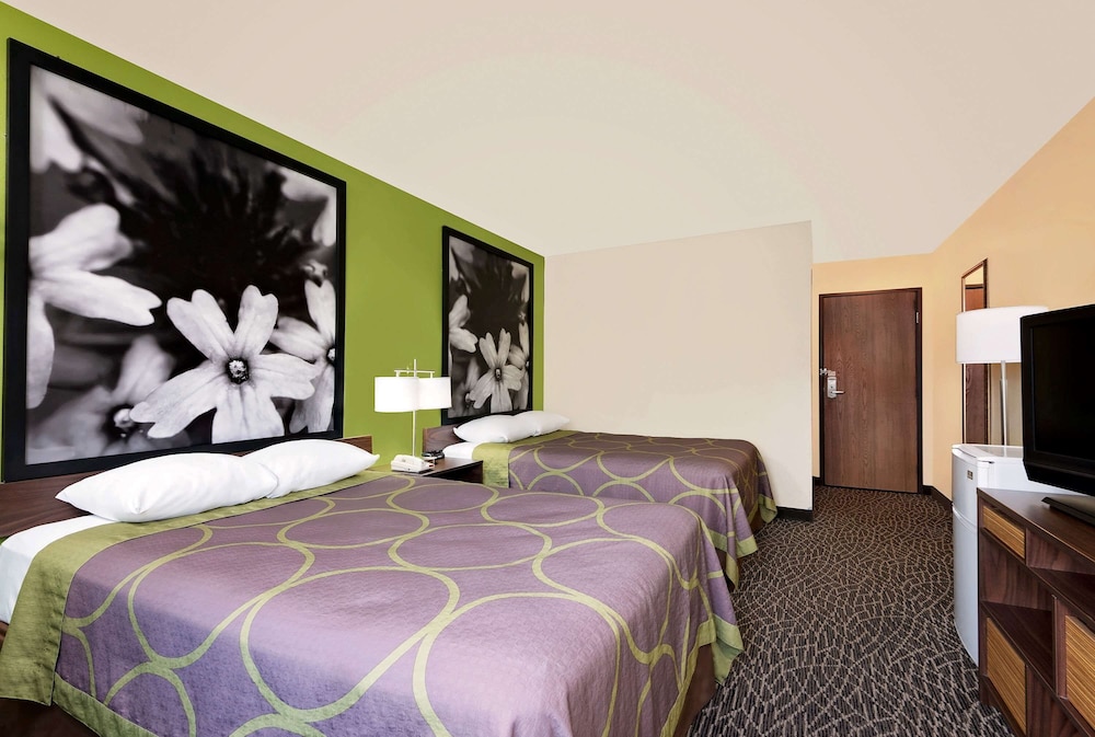 Super 8 by Wyndham Muncie/Ball St. College Area 22/24