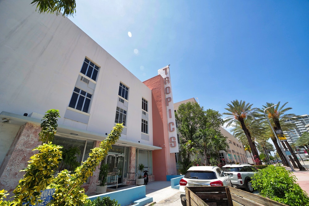 Tropics Hotel And Hostels 2/49