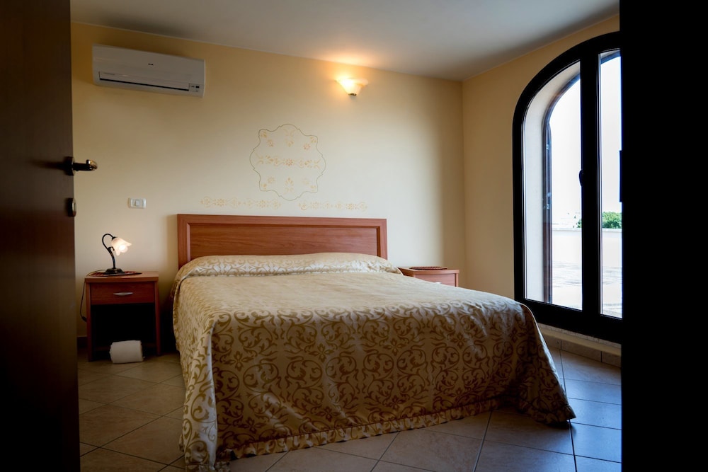 3 BEDROOMS, APARTMENT