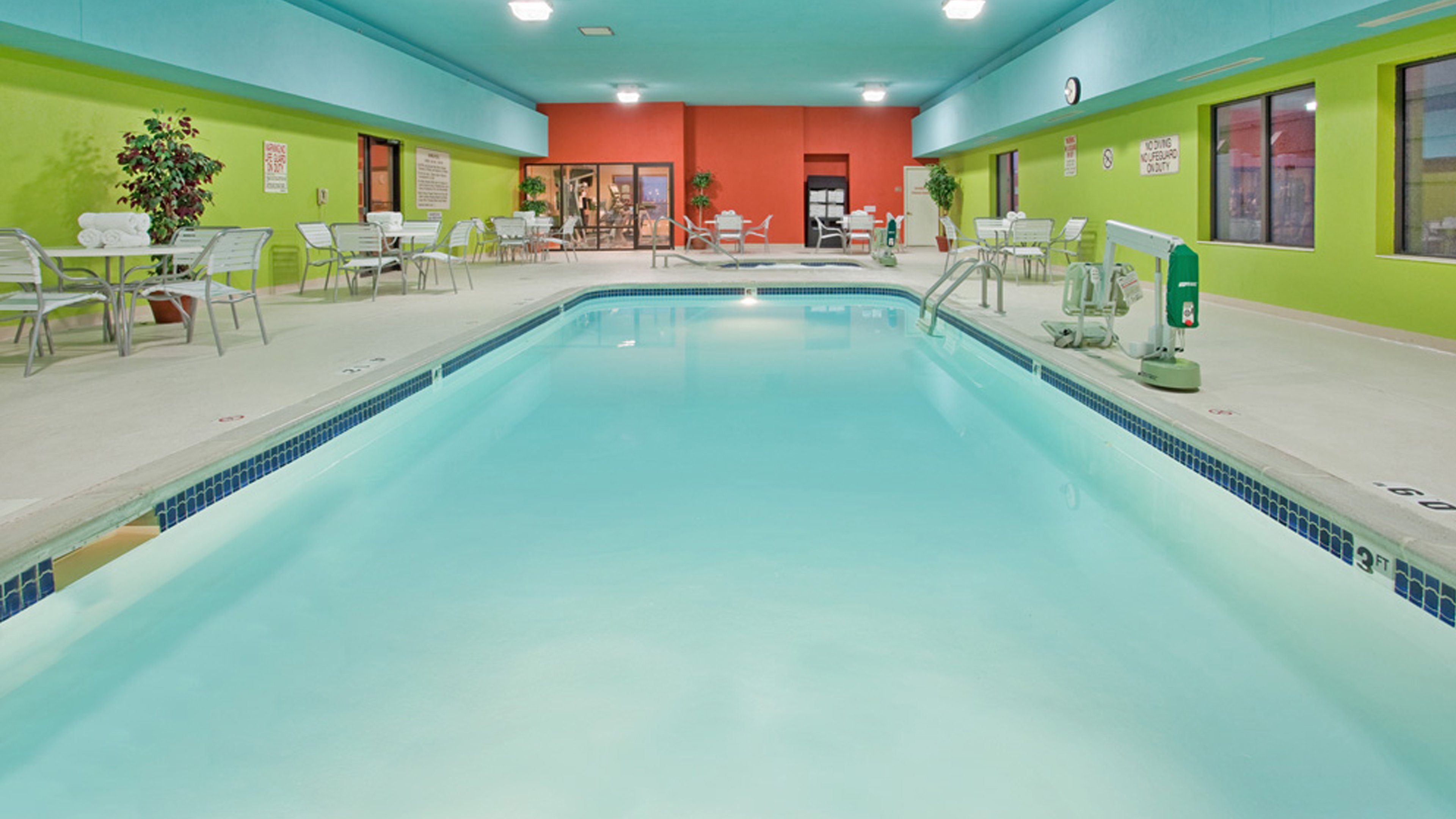 Holiday Inn Express Hotel Suites Norfolk 29/48