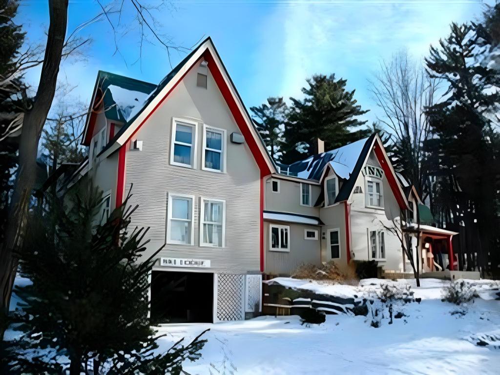 Red Elephant Inn Bed and Breakfast 3/49