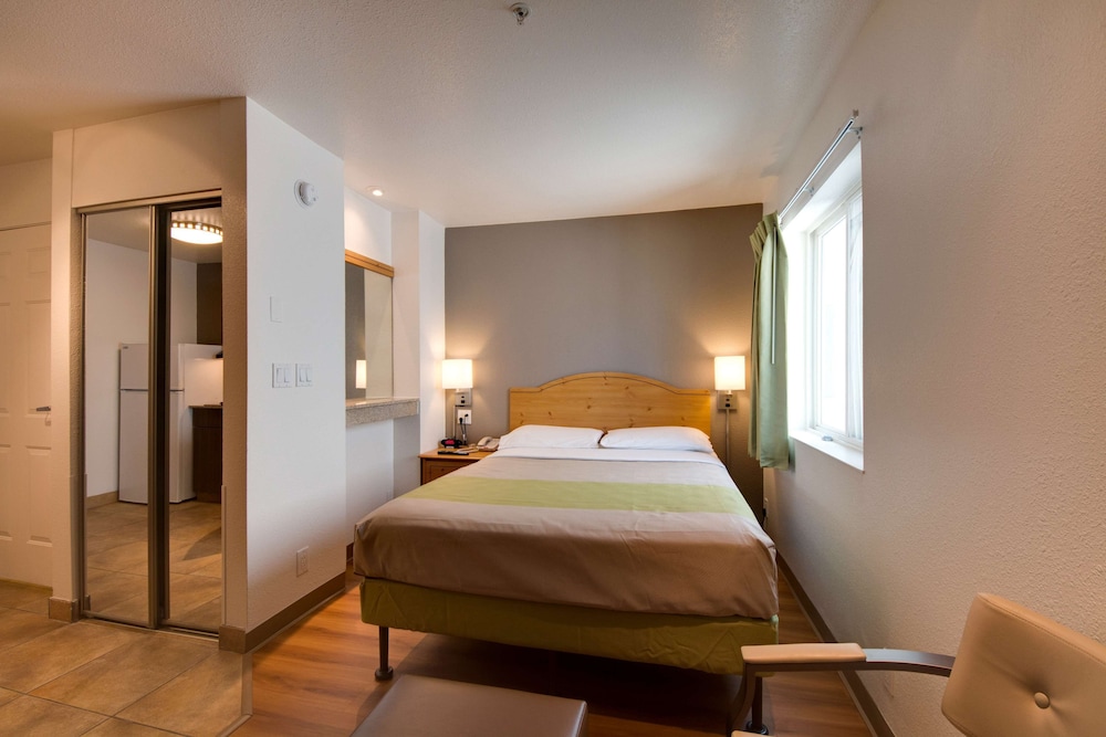 Motel6 Brownsville, TX 30/70