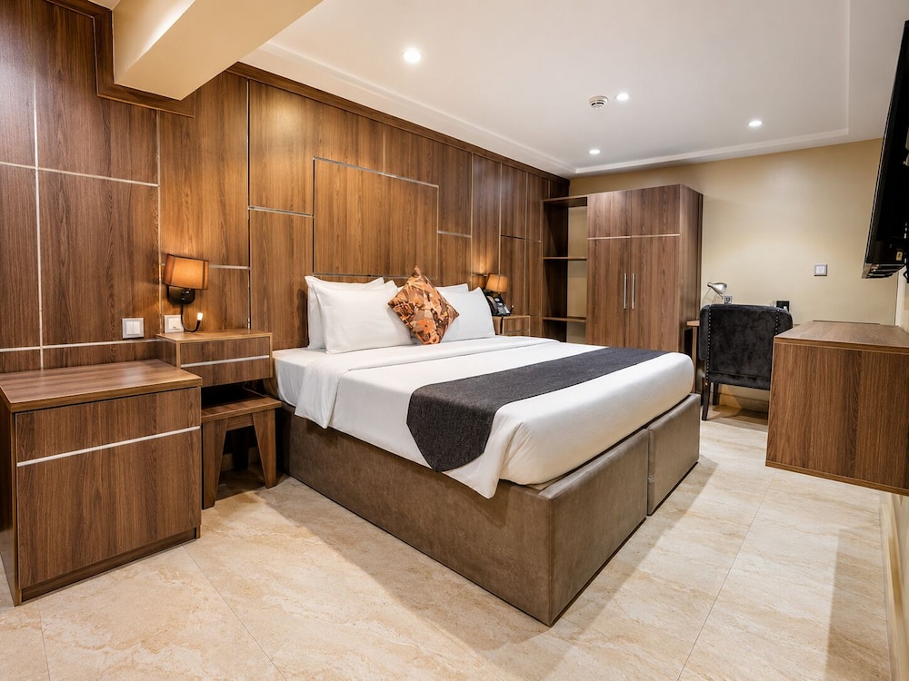 Suite, Queen Bed