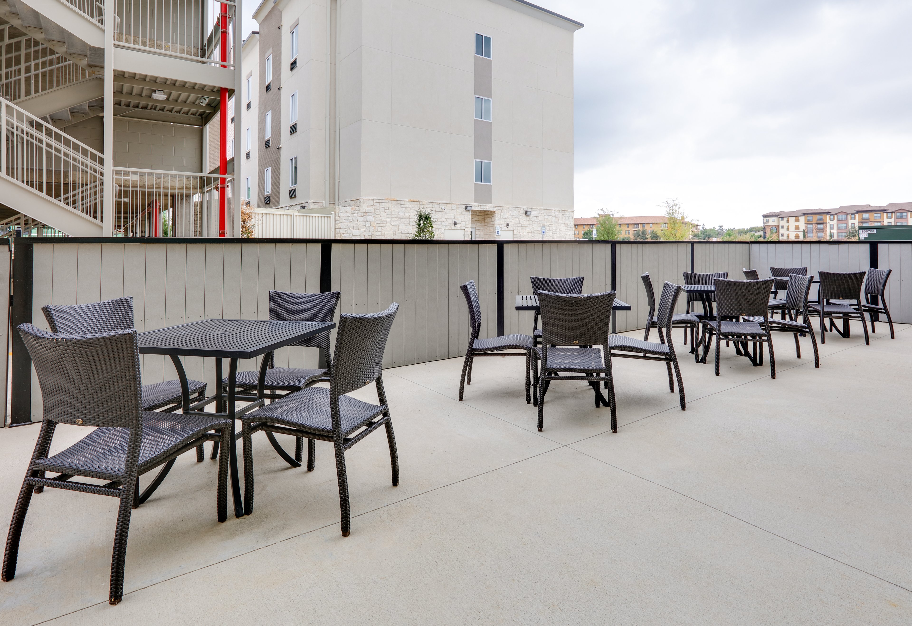 Holiday Inn Express Suites Farmers Branch 57/70