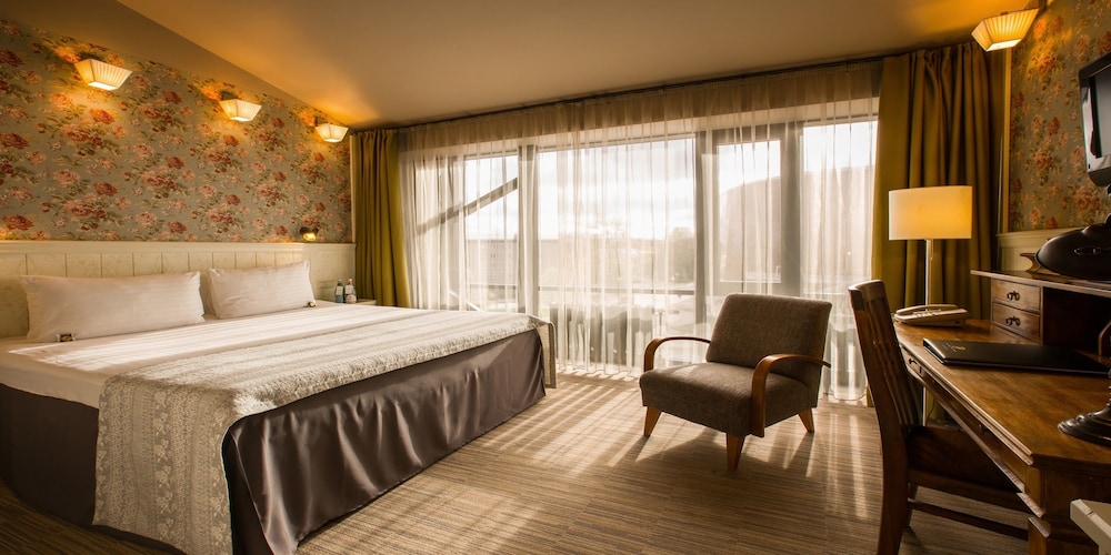 غرفة سوبيريور بسرير كوين، Promenade Hotel 6/9