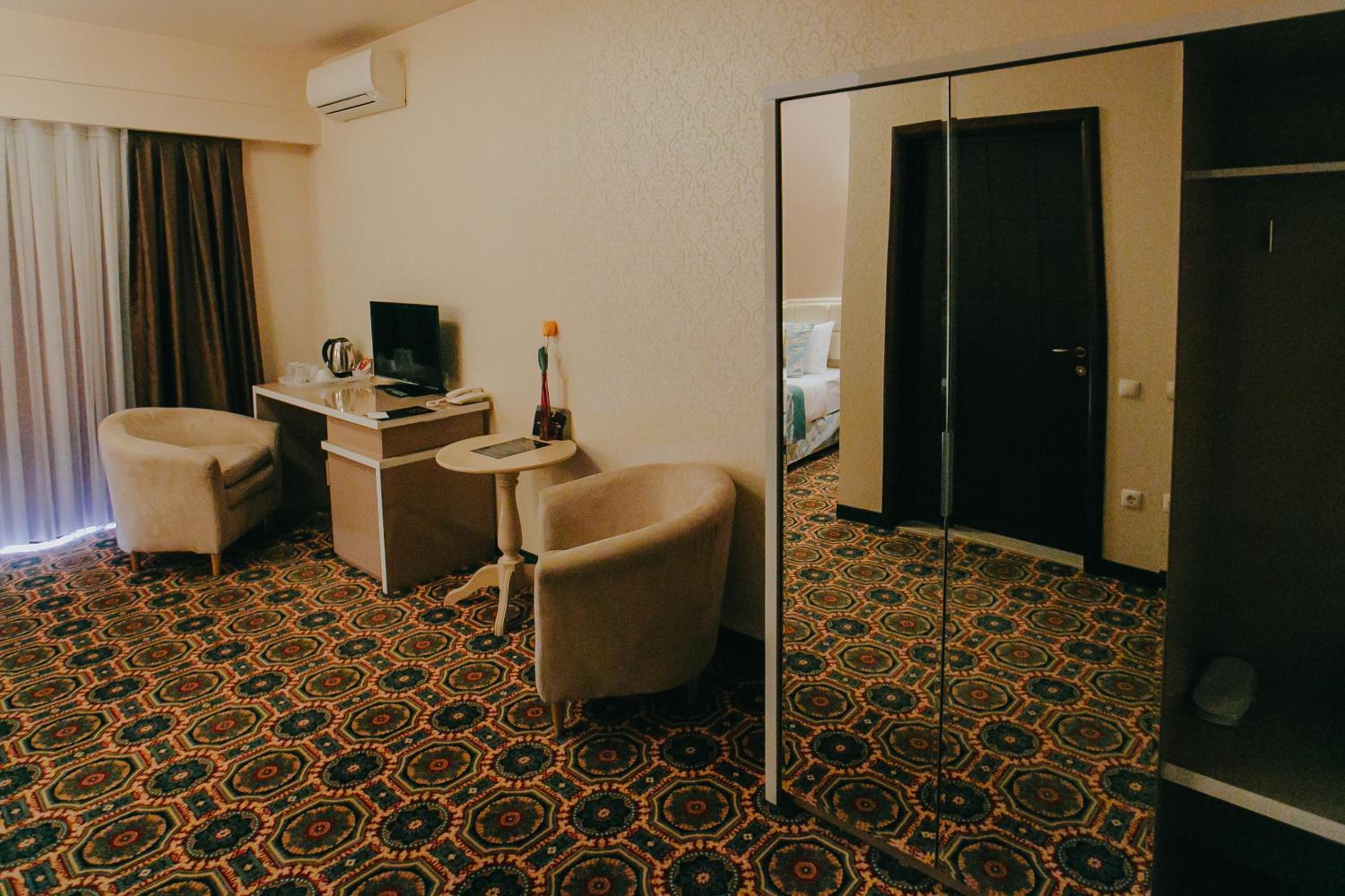 HOTEL ROMANITA 37/56