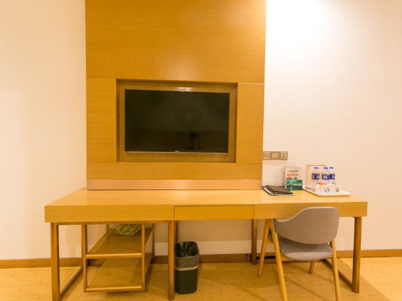GreenTree Inn Suzhou Tai Lake Xukou Town Government Express Hotel 18/24