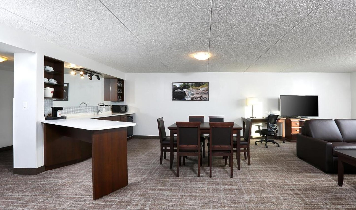 Canad Inns Destination Centre Club Regent Casino Hotel 35/46