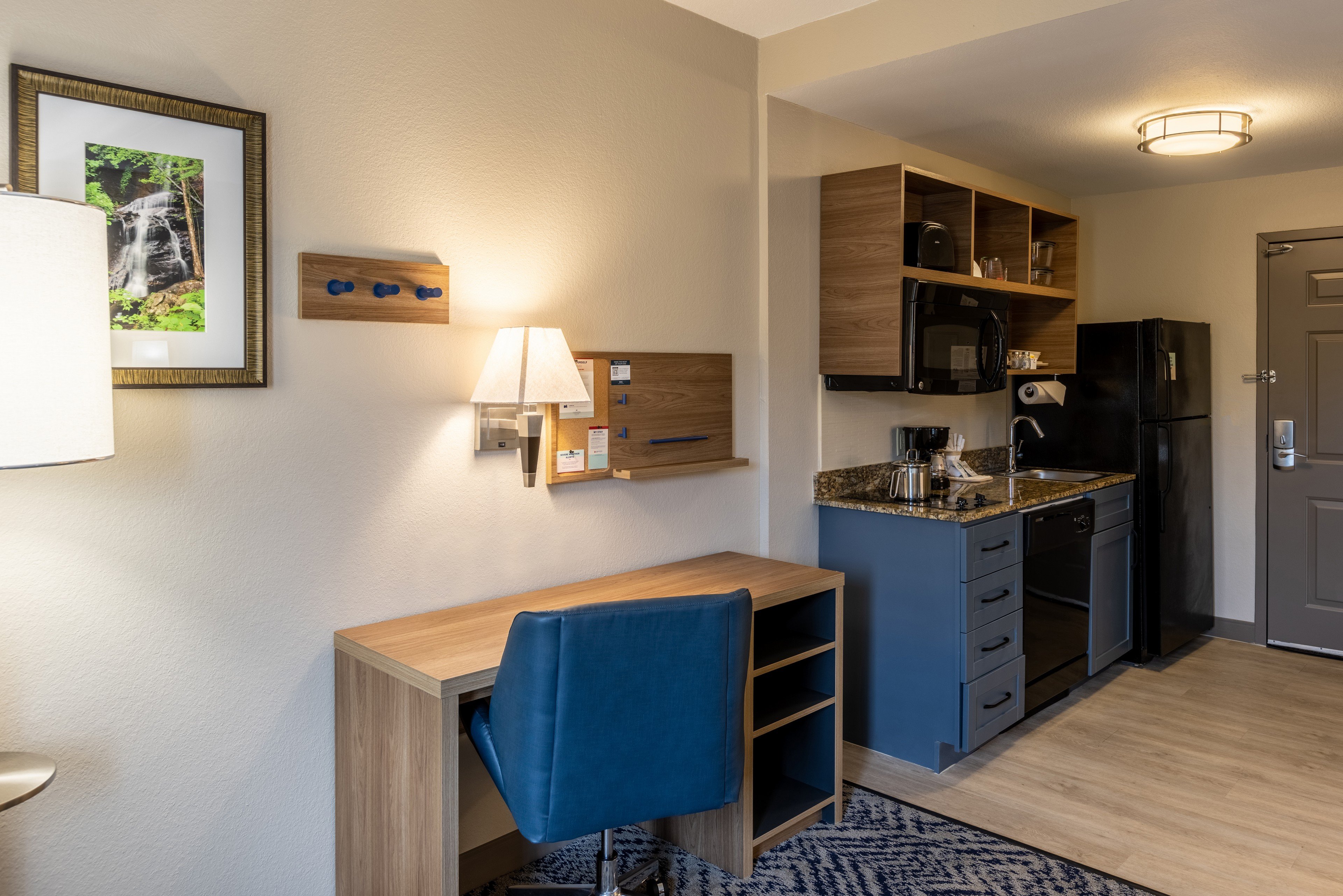 CANDLEWOOD SUITES BLUFFTON - HILTON HEAD 50/73