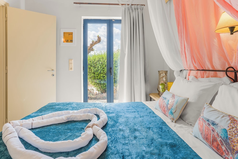 Superior, Studio, 1 Queen and 1 Single Bed