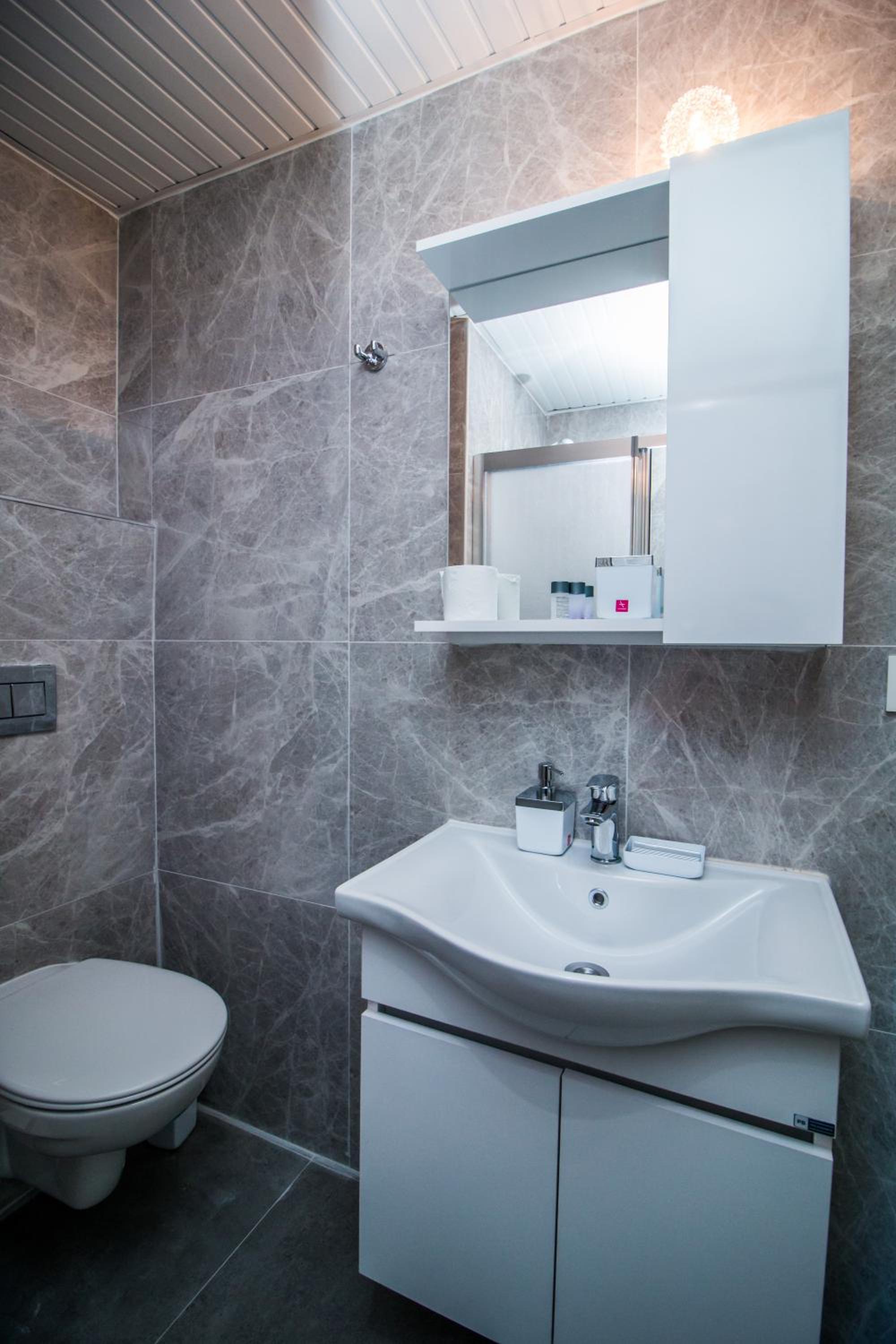Parus Hotel 48/50