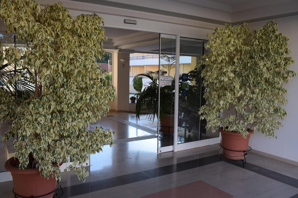 Adonis Hotel 27/57