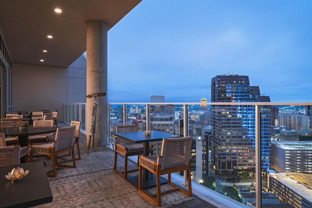 Thompson San Antonio - Riverwalk, by Hyatt 70/77