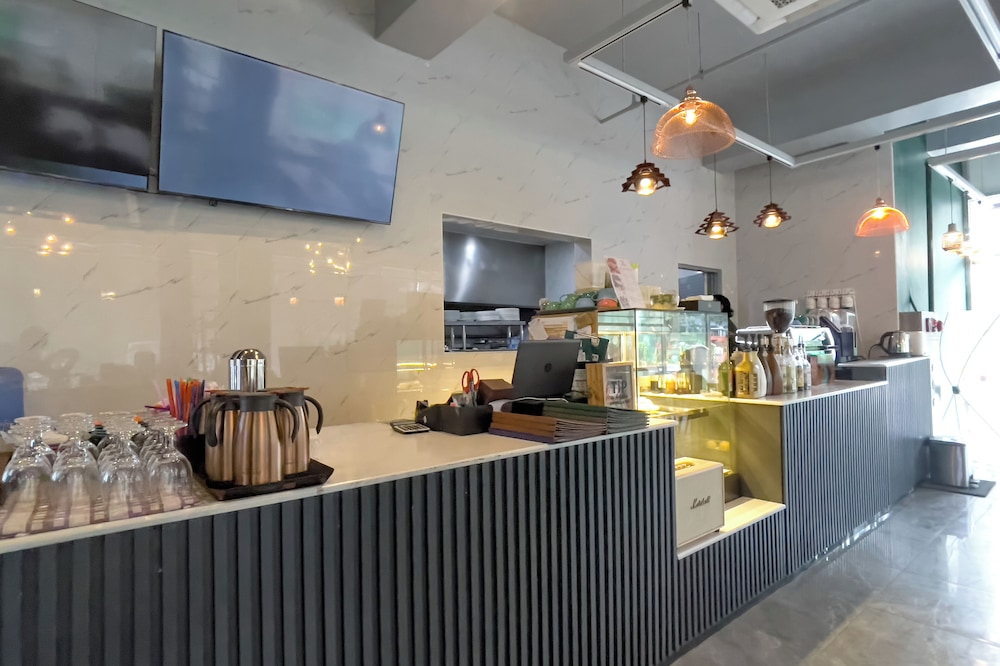 The Clover Hotel Angeles City managed by Cocotel 13/50