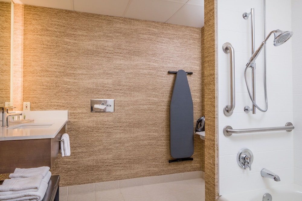 Holiday Inn Manchester Airport 12/52
