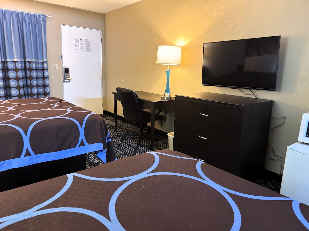 Super 8 by Wyndham Lakeland 33/41