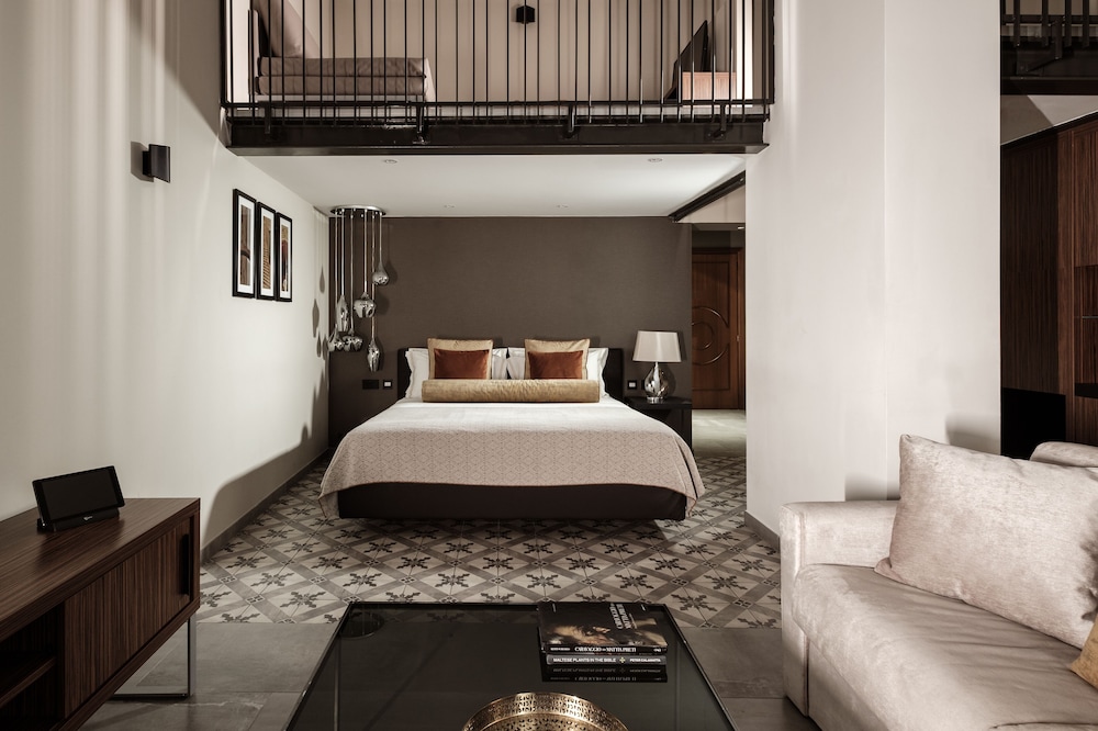 DELUXE, SUITE, BALCONY