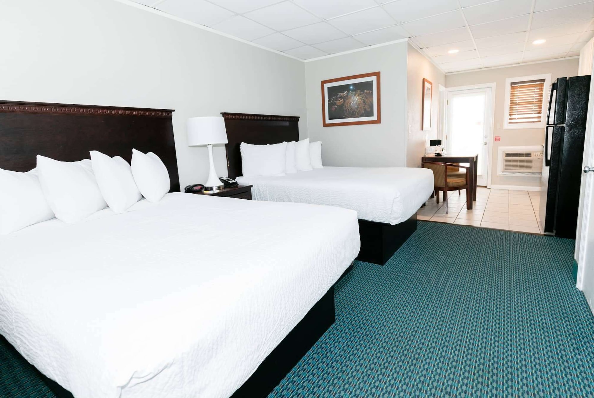 Deluxe, Suite, 1 King and 2 Double Beds, Pool Side