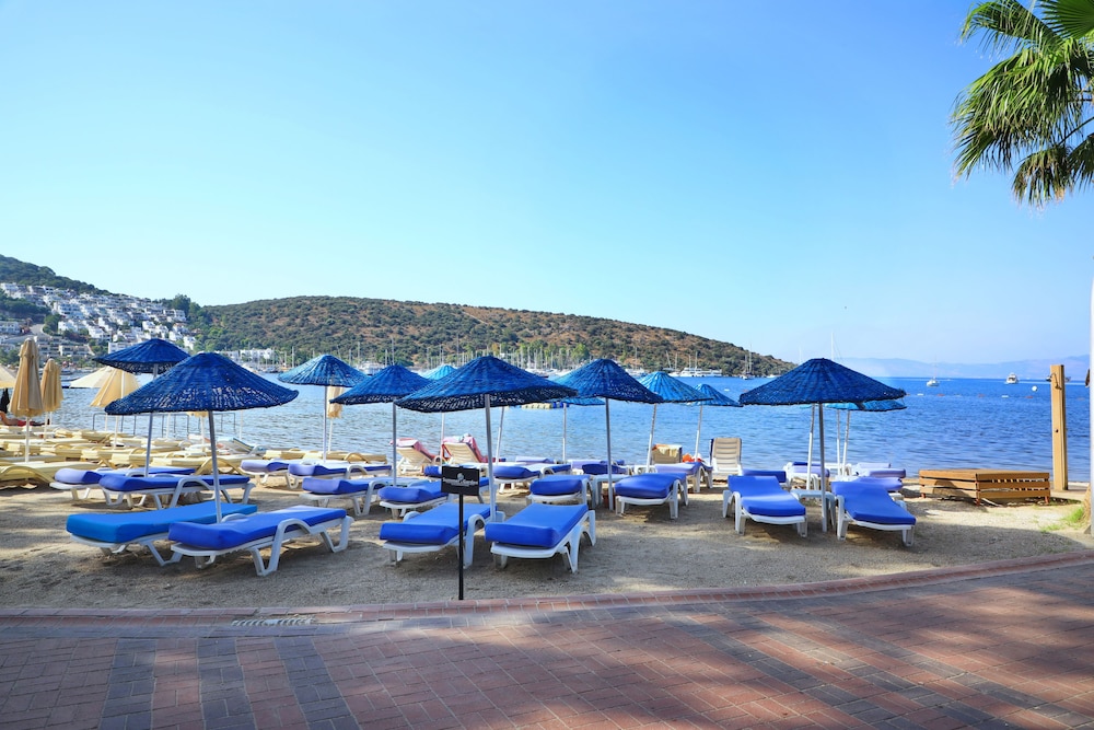 Summer Garden Suites And Beach Hotel 9/59