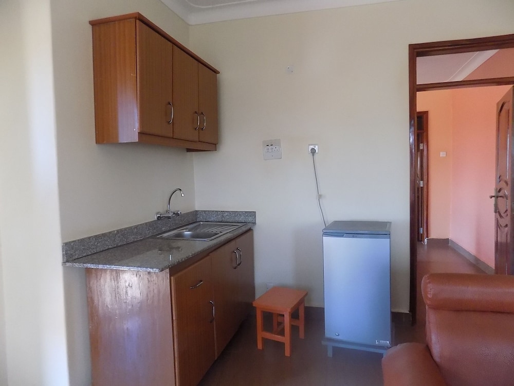 Olina Hotel And Apartments 5/38