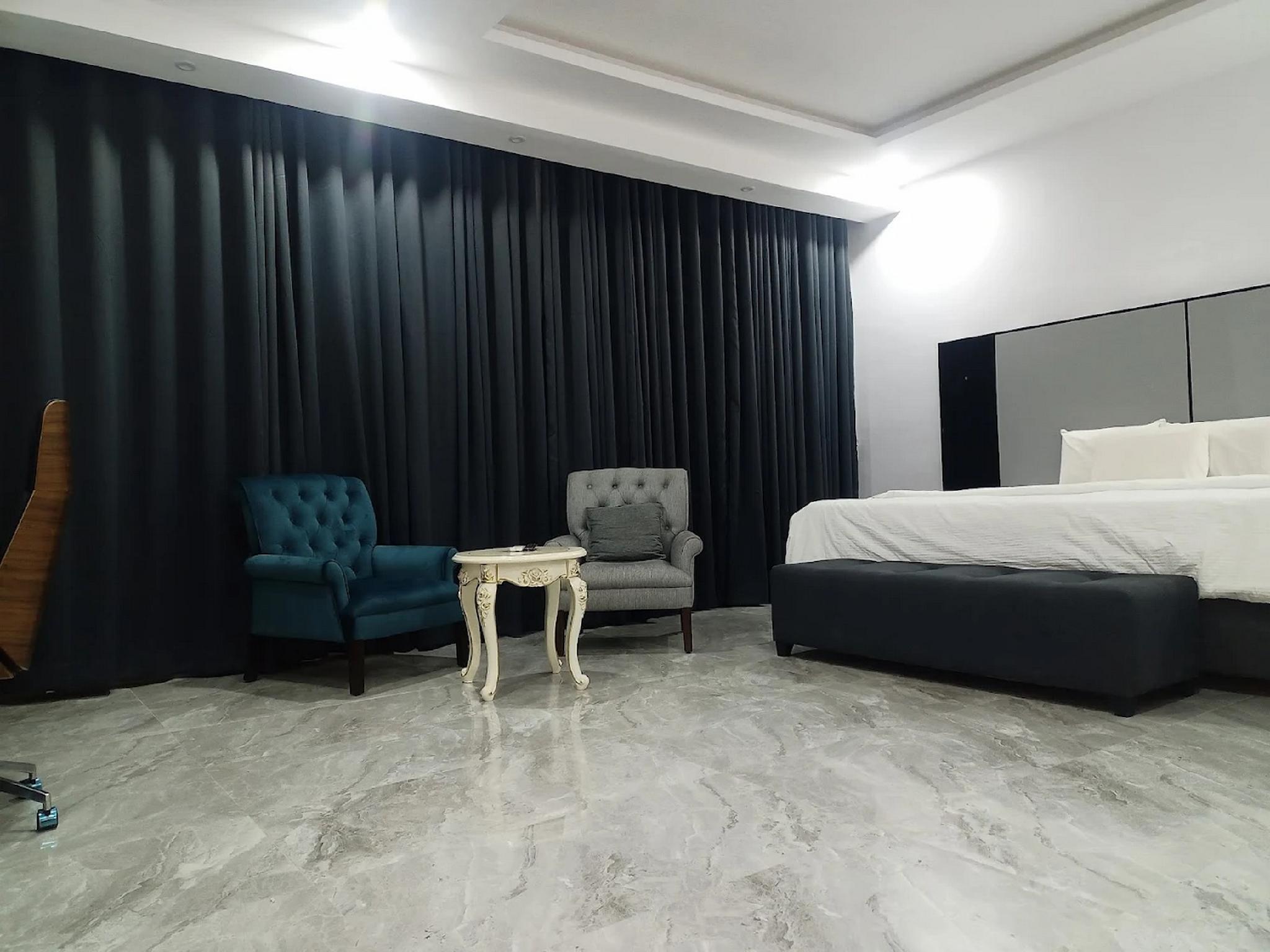 Parklane Hotels Limited 11/23