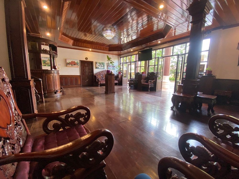 Vangsavath Hotel 10/81