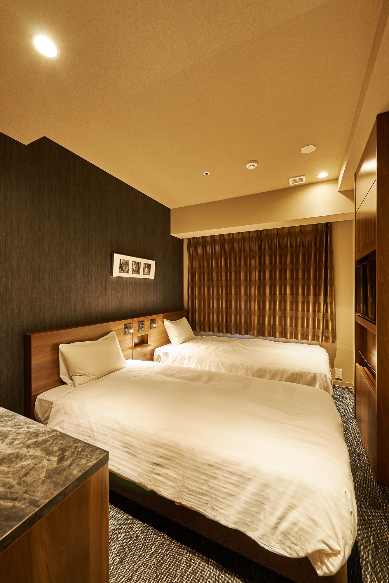 STANDARD, TWIN BEDS, NO CLEANING SERVICES