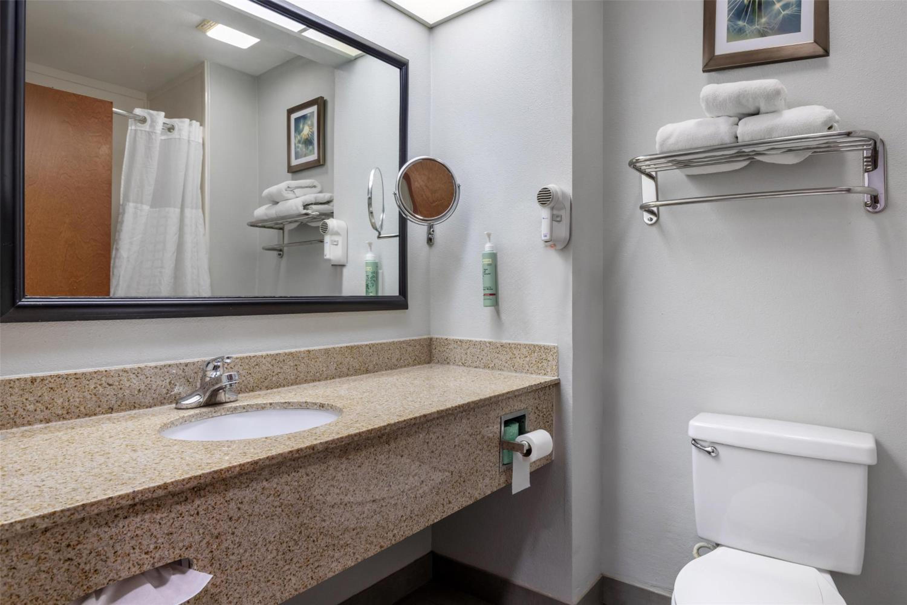 غرفة بسرير كينج مع أريكة، Best Western Executive Inn Corsicana 5/6