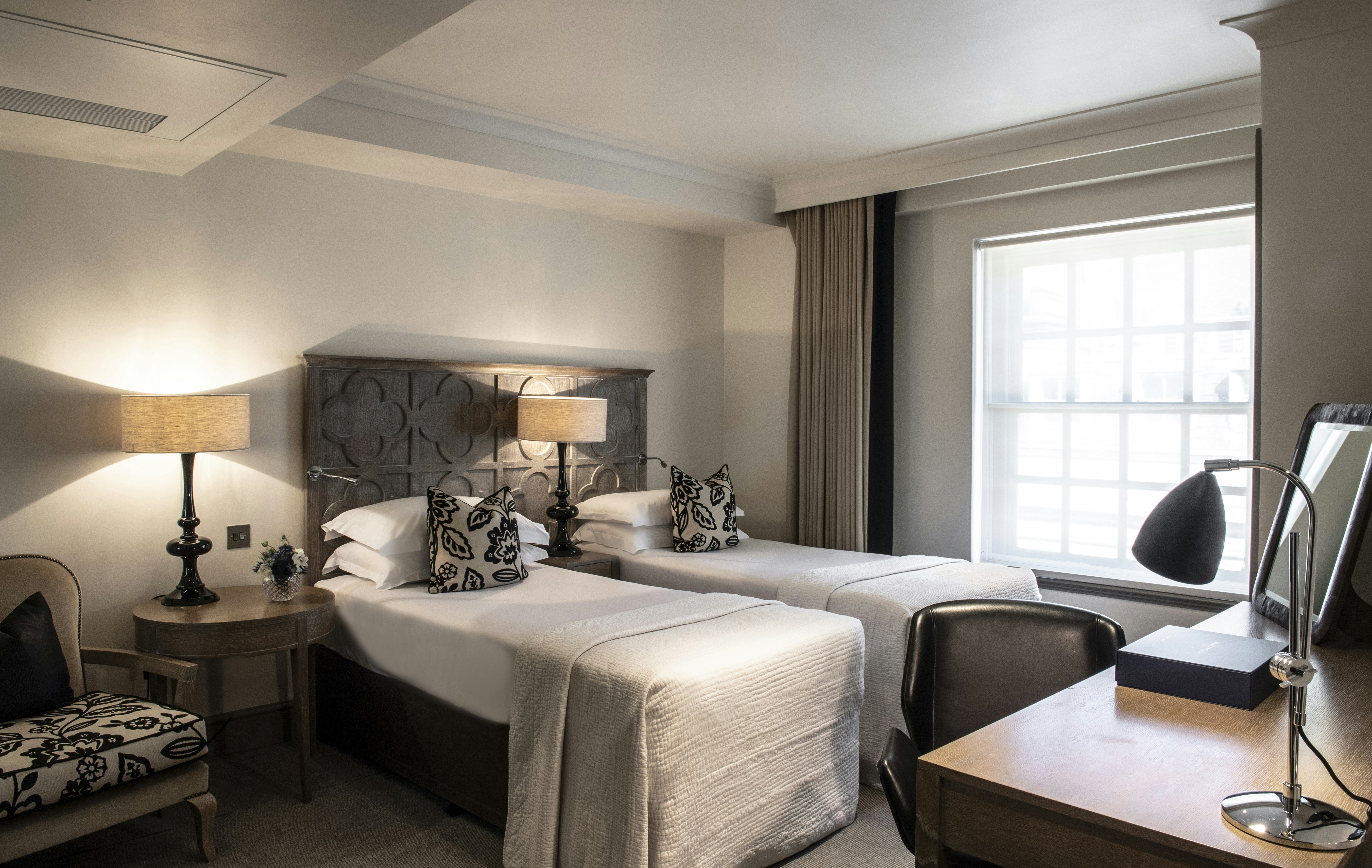 CLASSIC, TWIN BEDS