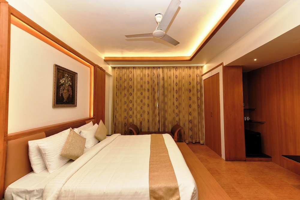 HOTEL ROOPA 18/63