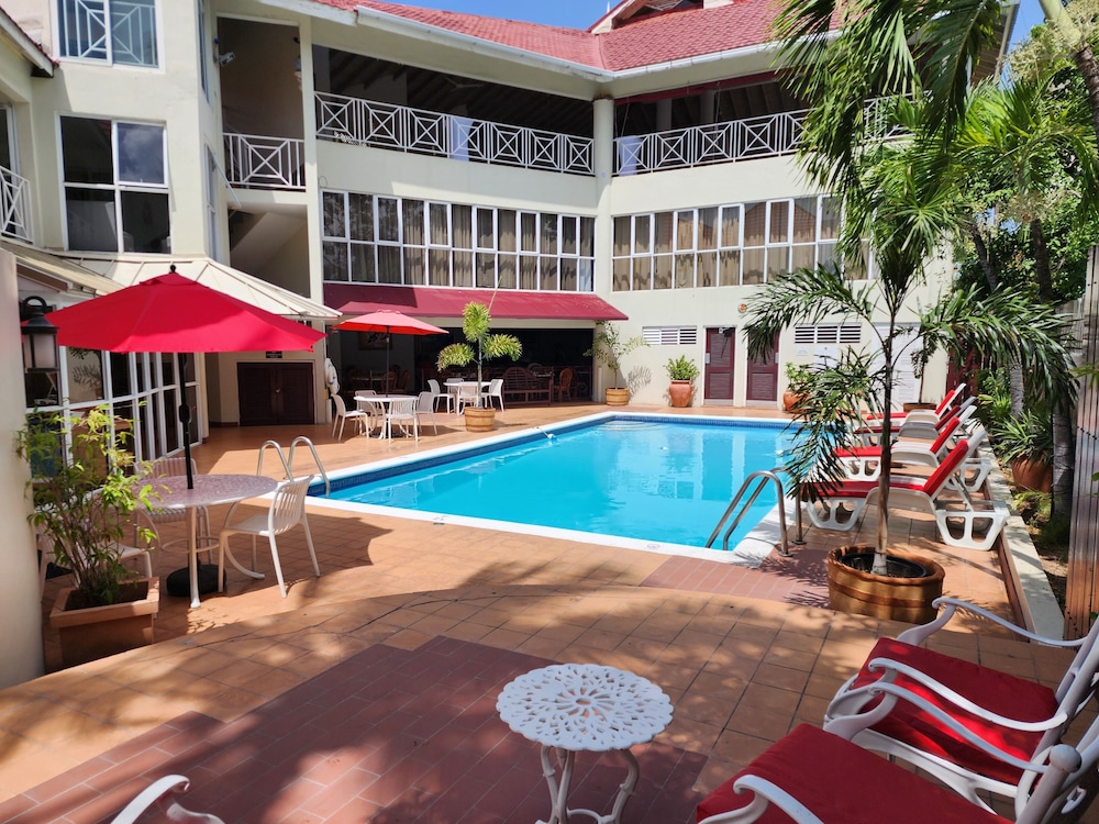 Hotel 39 Jamaica 50/53