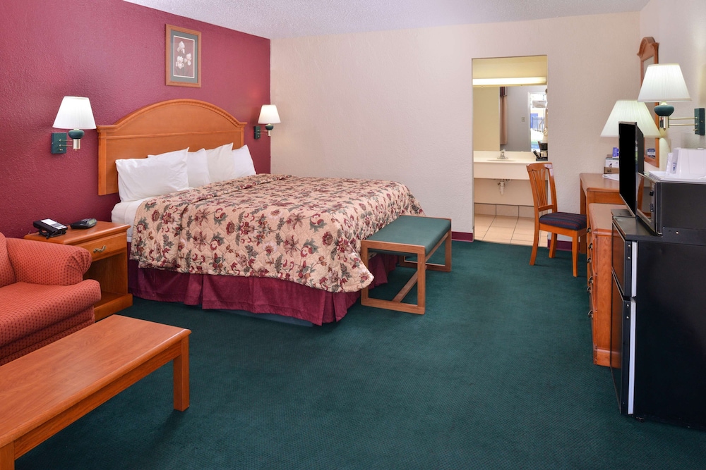 SUITE, KING BED