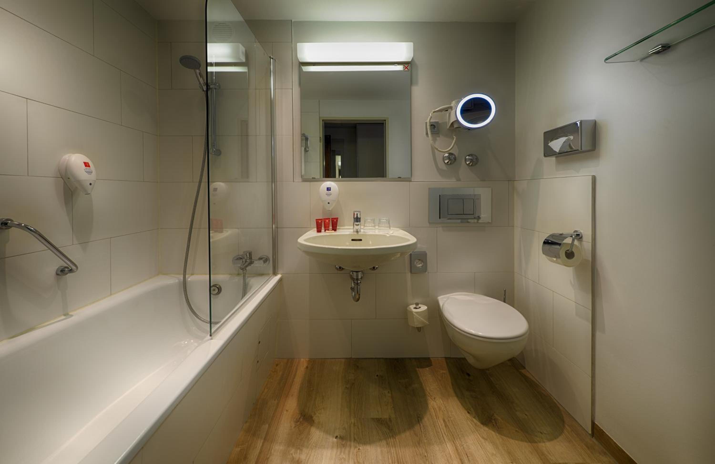 غرفة سوبيريور بسرير مزدوج أو سريرين منفصلين، Leonardo Hotel Koln 10/10
