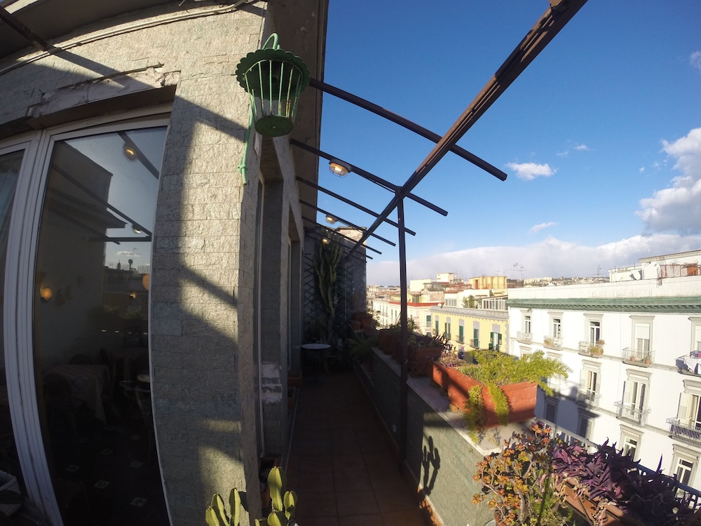 Up Hotel 44/50
