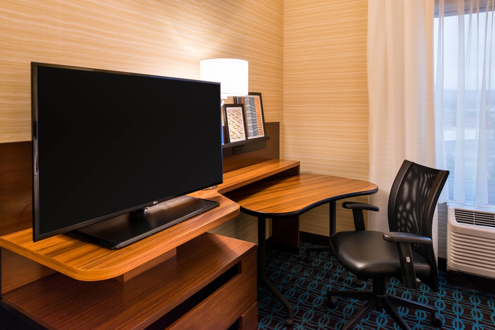 Fairfield Inn Suites Utica 43/47