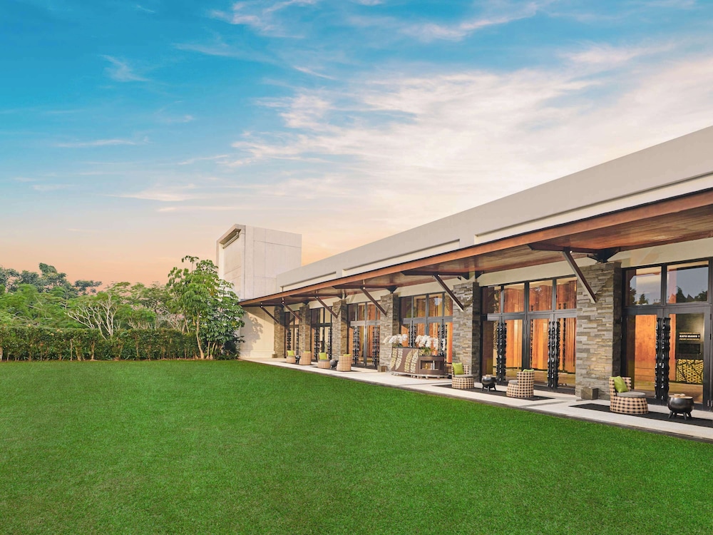 Pullman Ciawi Vimala Hills Resort Spa and Convention 74/76