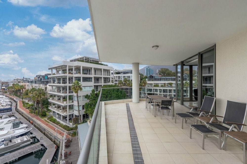 Mountain Marina Luxury Apartments 44/50