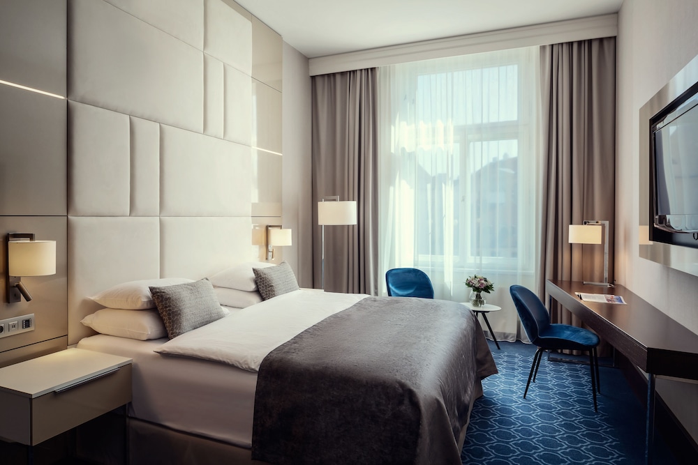 Kings Court Hotel 10/50