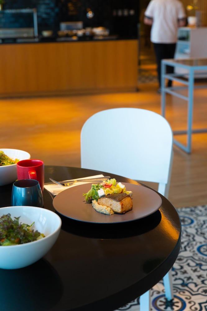 Park Inn By Radisson Dubai Motor City 56/76