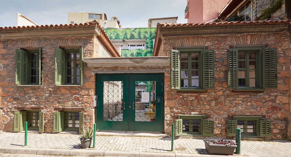 Athenian Residences 3/50