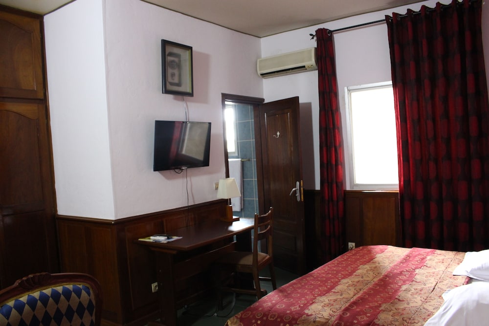Jet Hotel 14/46