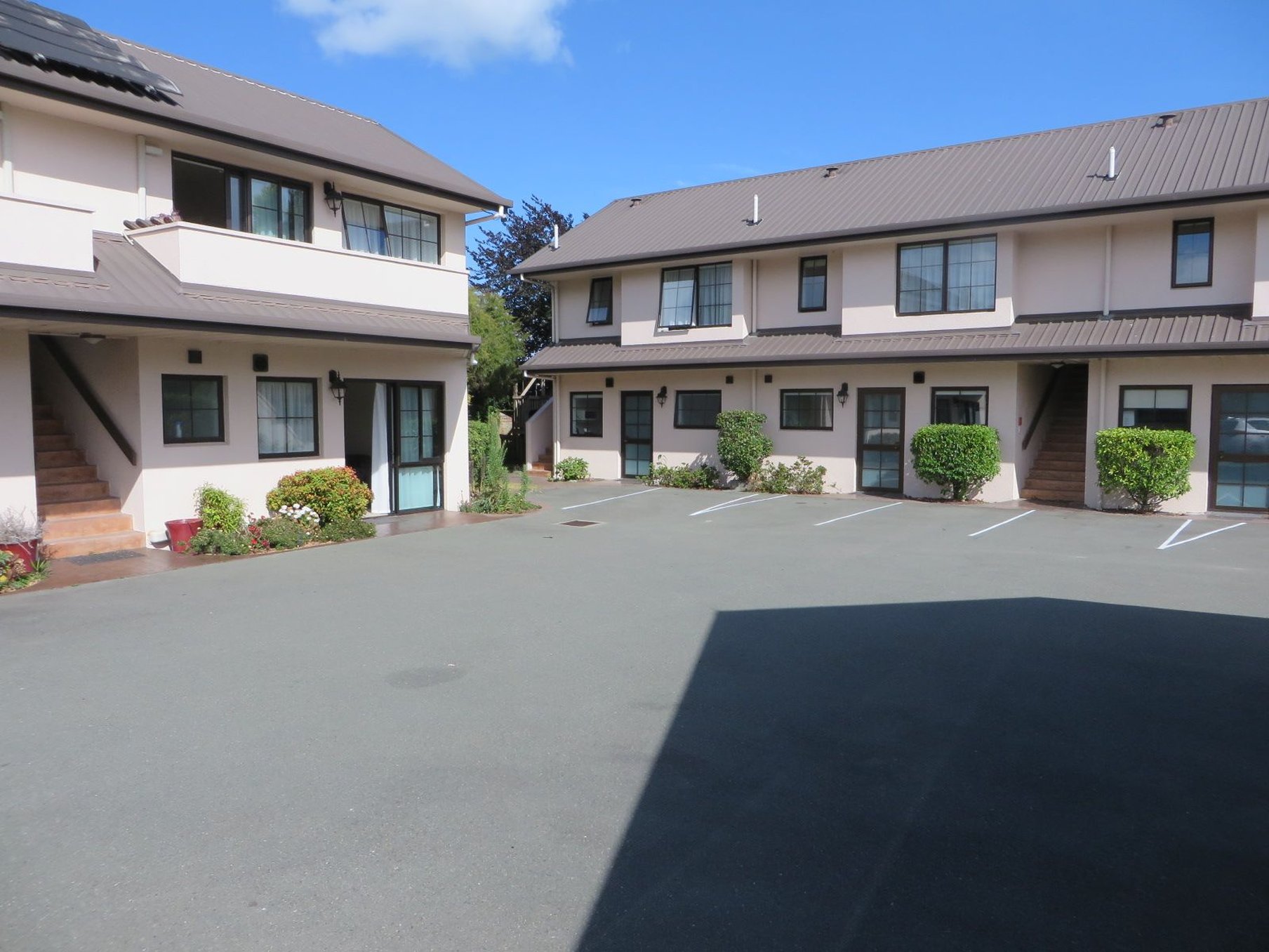 Arrow Motel 3/6